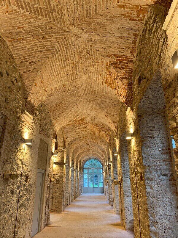 La galleria con resti antichi della Certosa di Casotto