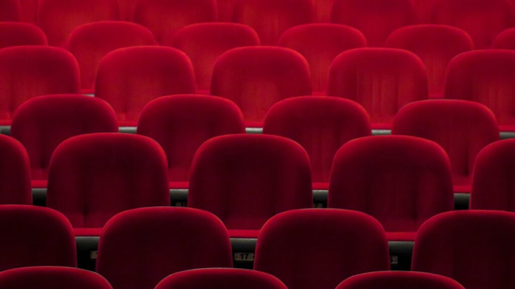Poltrone rosse sala cinematografica