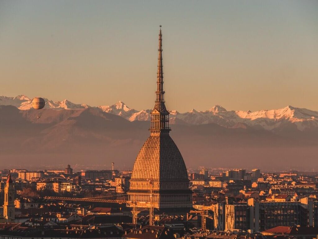 skyline Torino con Mole Antonelliana al centro