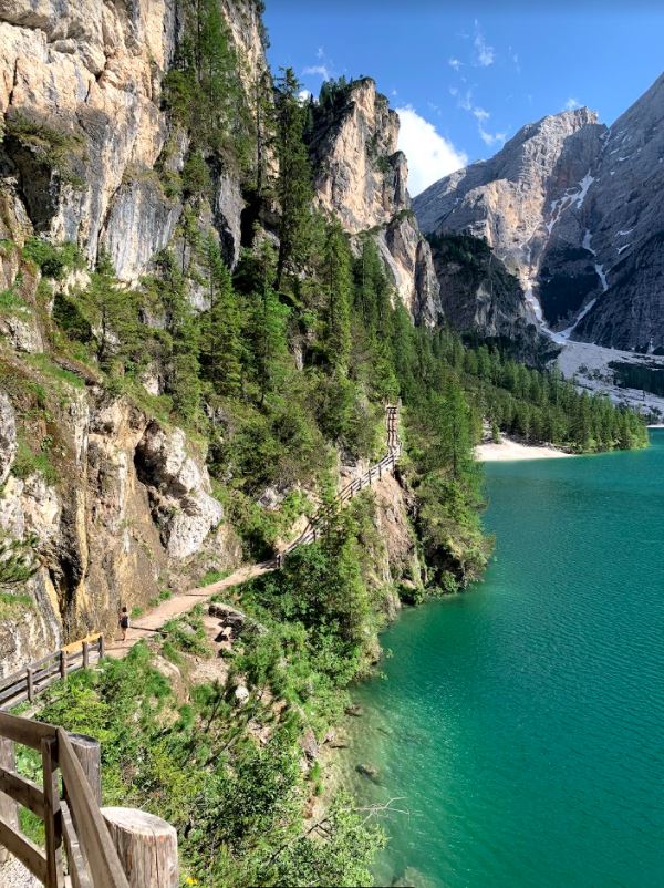 sentiero lungo Lago di Braies weekend Trentino Alto Adige