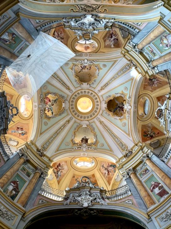interno Chiesa di Santa Chiara cupola diafana