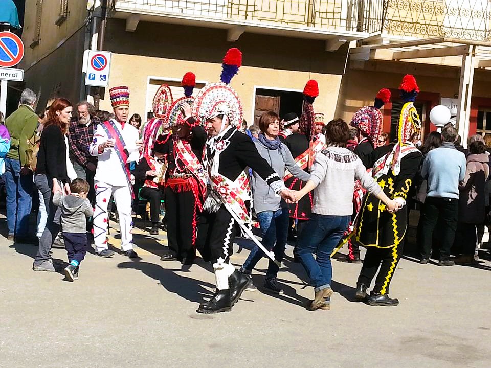 Balli di gruppo alla Baìo di Sampeyre